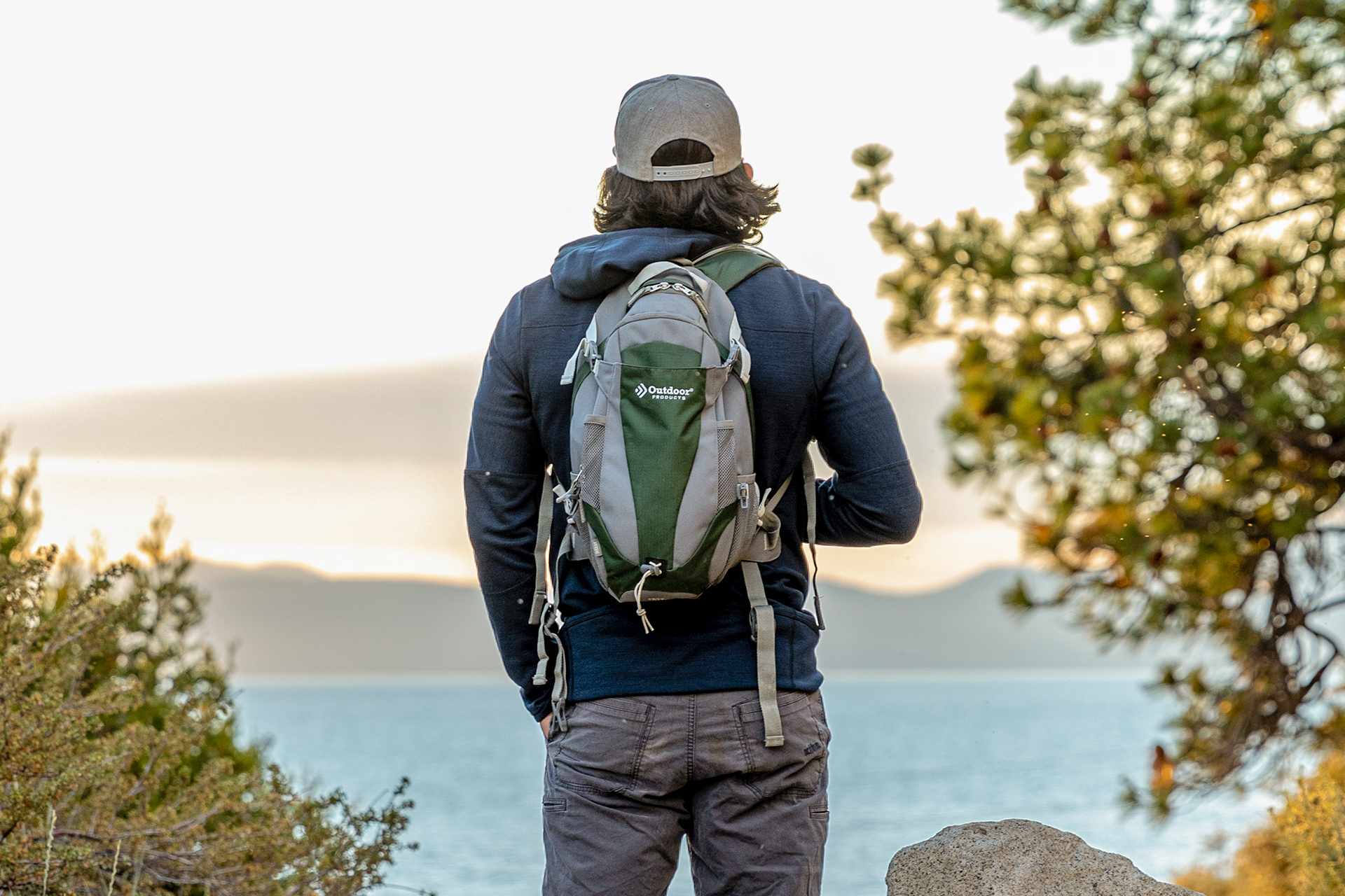 How to stay hydrated outdoors